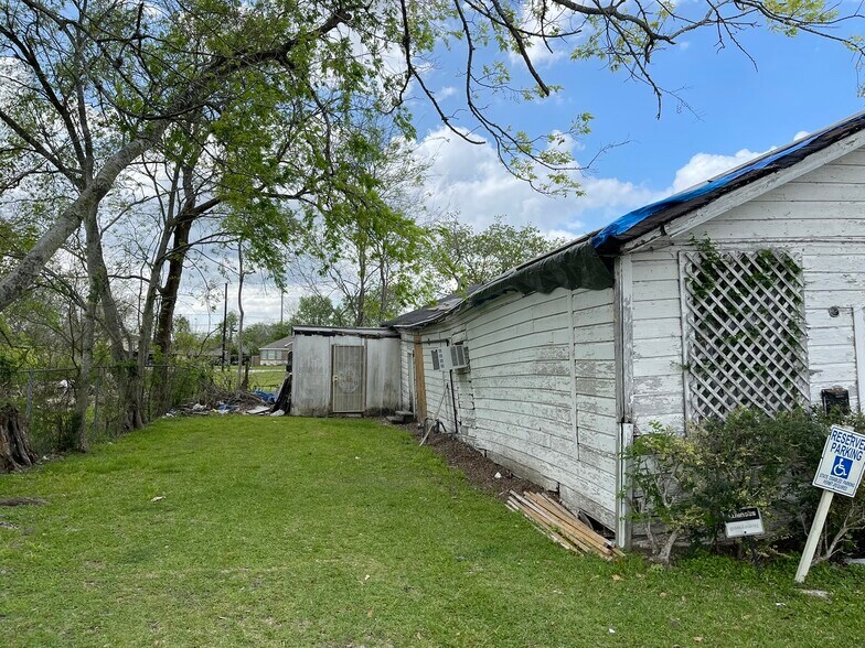More Photos Of 8536 Scott St, Houston Religious Facility For Sale