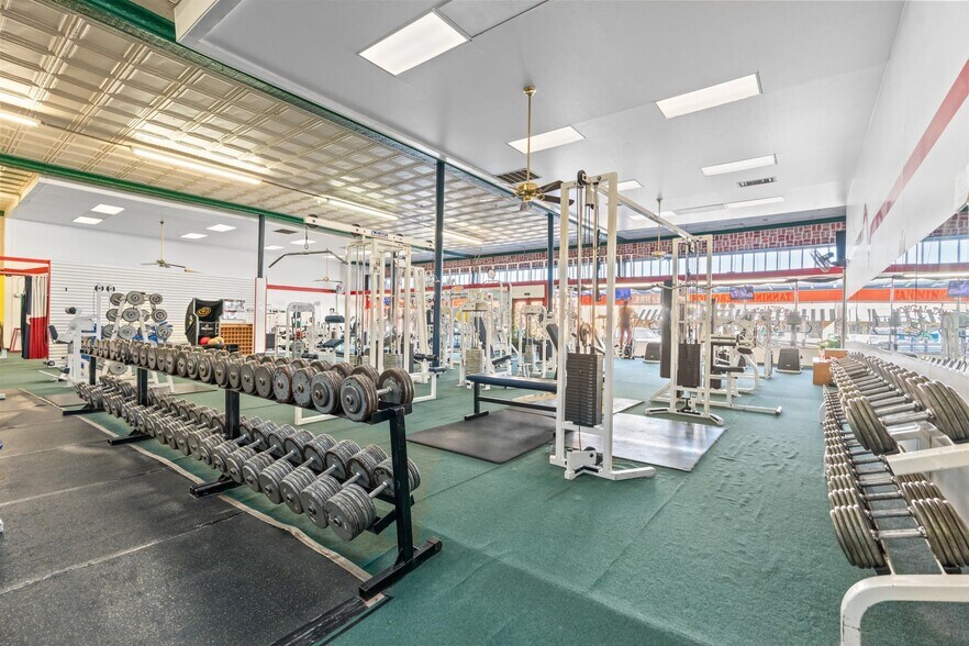 More Photos Of 110 E Franklin St, Hillsboro Health Club For Sale