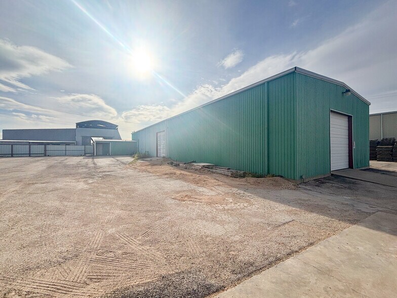 More Photos Of 3803 Mankins Ave, Odessa Warehouse For Sale