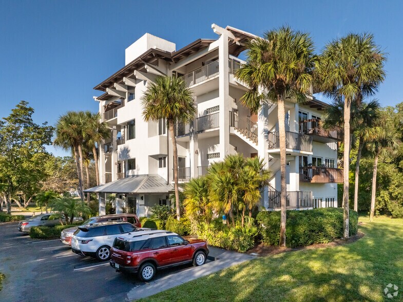 More Photos Of 4532 Tamiami Trl E, Naples Medical For Lease