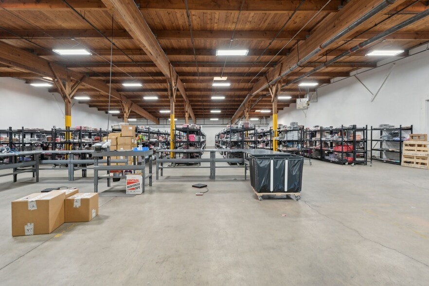 More Photos Of 999 W 1500 S, Woods Cross Warehouse For Lease