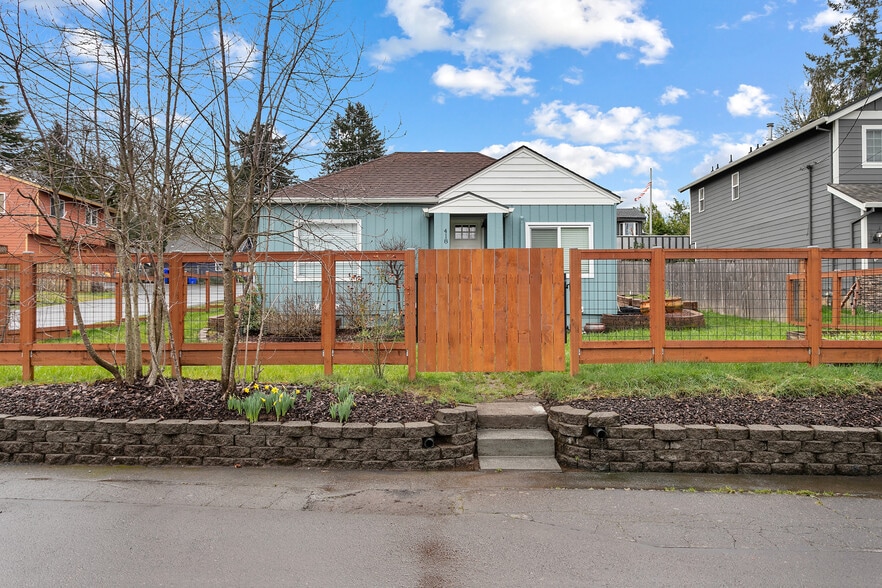 More Photos Of 418 Dewey St, Oregon City Multifamily For Sale