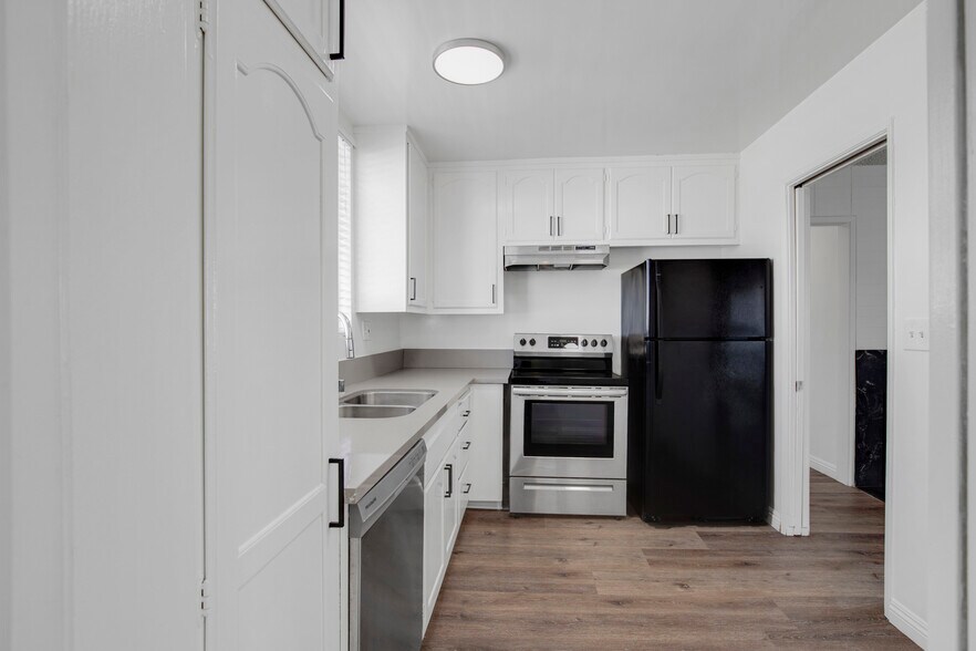More Photos Of 11733 Mayfield Ave, Los Angeles Apartments For Sale