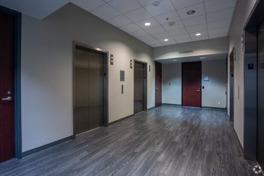 More Photos Of 1250 E Copeland Rd, Arlington Office For Lease