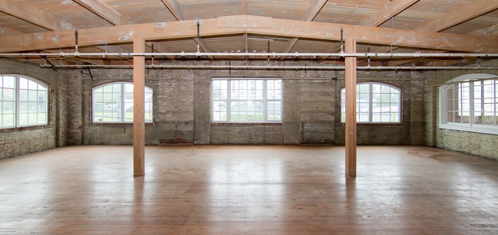 More Photos Of 4784 SE 17th Ave, Portland Light Manufacturing For Lease