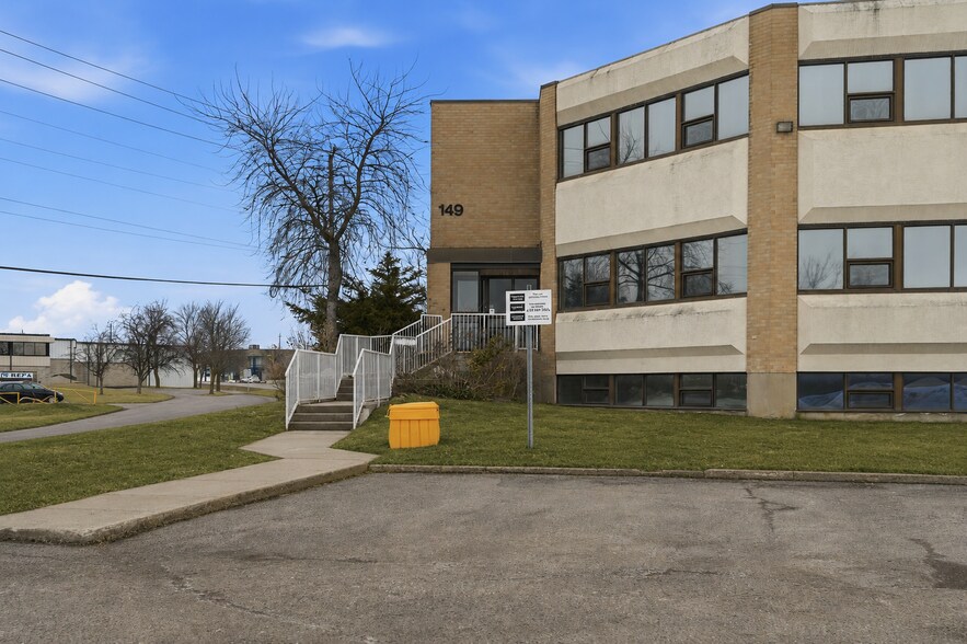 More Photos Of 149 N Murray St, Quinte West Office For Sale