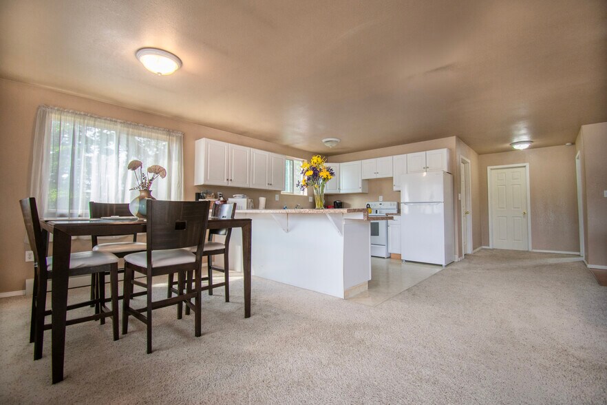 More Photos Of 39031 Strawberry Ct, Kenai Flex For Sale