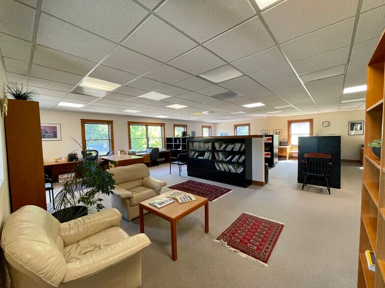 More Photos Of 18660 Sw Boones Ferry Rd, Tualatin Office For Lease