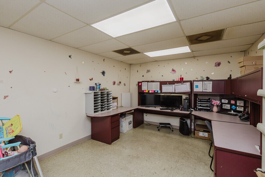 More Photos Of 2555 N Market St, Wichita Auto Repair For Sale