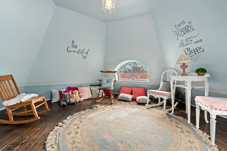 More Photos Of 746 Washington Ave, Loveland Specialty For Sale