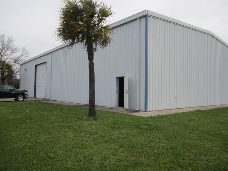 More Photos Of 7529 Blimp Base Rd, Hitchcock Warehouse For Lease