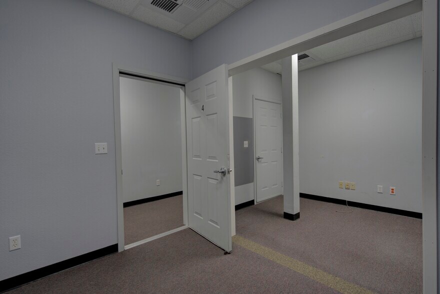 More Photos Of 295 Main St, Weed Office For Sale