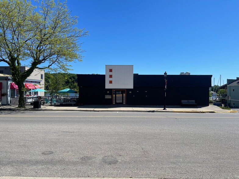 More Photos Of 300 Main St, Frankfort Restaurant For Lease