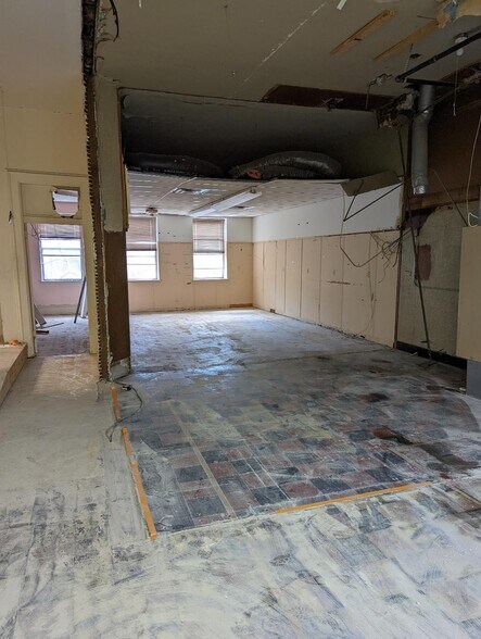 More Photos Of 227 E High St, Jefferson City Storefront Retail Office For Sale