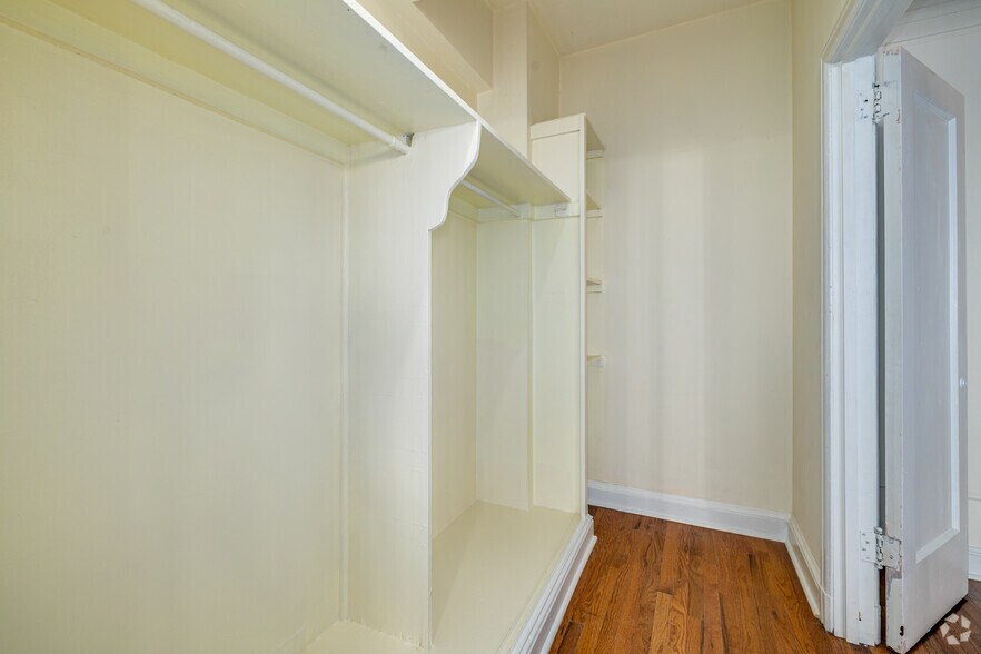 More Photos Of 135 S 20th St, Philadelphia Apartments For Lease