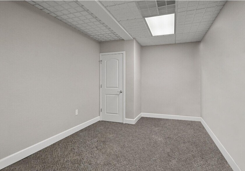 More Photos Of 33604 Grand River Ave, Farmington Office For Sale