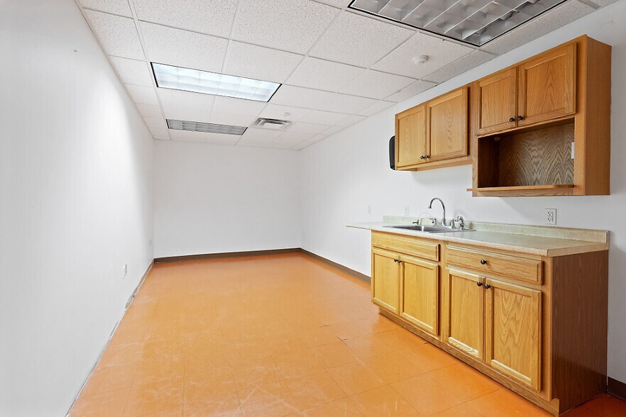 More Photos Of 4 Industrial Pky, Brunswick Manufacturing For Lease