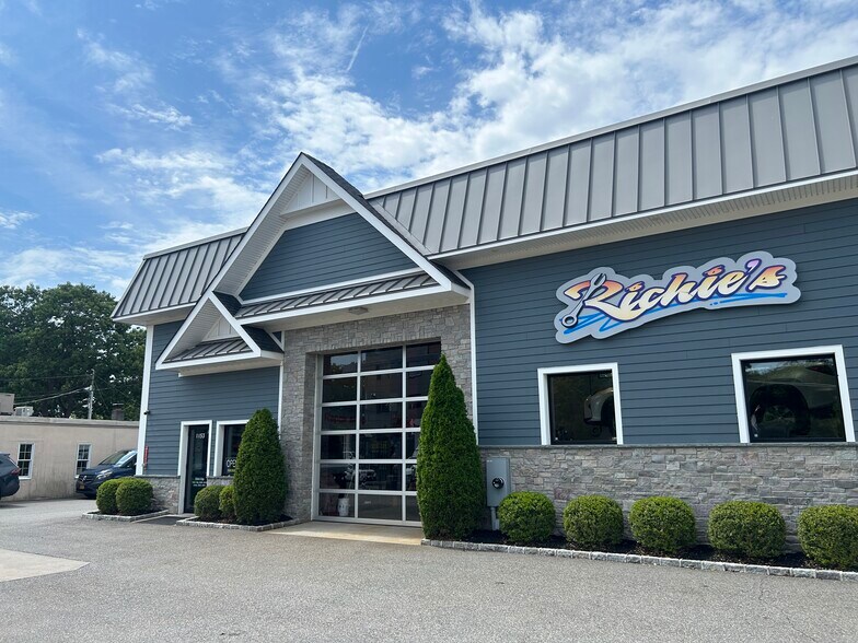 Primary Photo Of 1153 Walt Whitman Rd, Melville Auto Repair For Sale