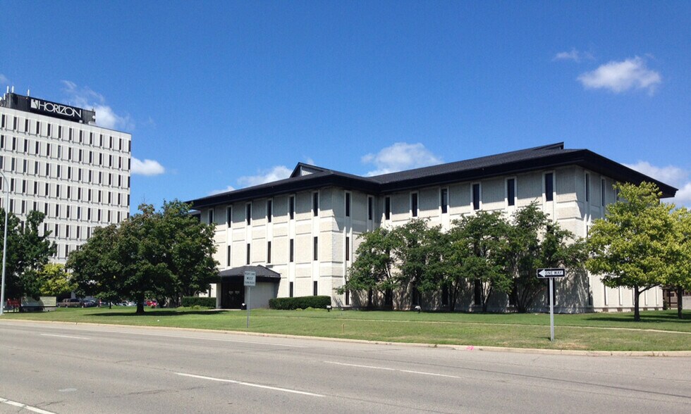 More Photos Of 20500 Eureka Rd, Taylor Office For Lease