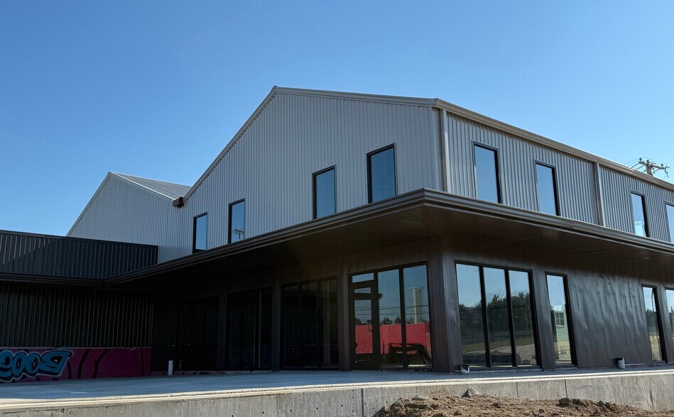 More Photos Of 1319 S Peoria Ave, Tulsa General Retail For Lease