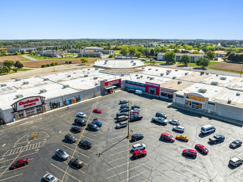 More Photos Of 1645 N Spring St, Beaver Dam Department Store For Sale