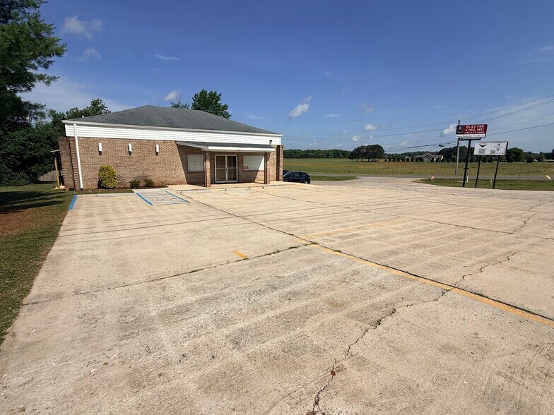 More Photos Of 4414 Old Railroad Bed Rd, Harvest General Retail For Lease