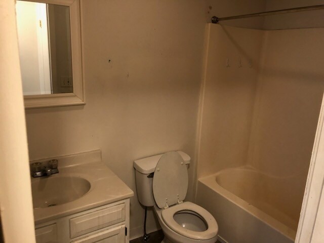 More Photos Of 108 Ball St, East Syracuse Flex For Sale