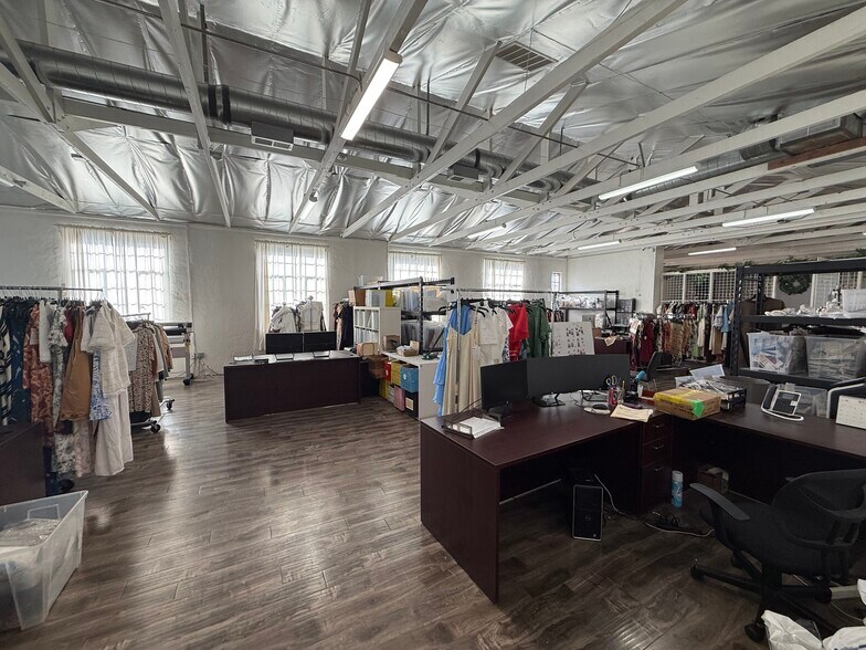 More Photos Of 5041 Santa Fe Ave, Vernon Distribution For Lease