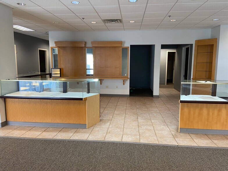 More Photos Of 213-259 S Nicolet Rd, Appleton Freestanding For Lease
