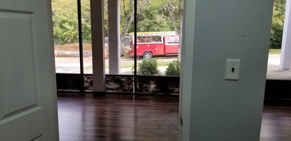 More Photos Of 9244 E Hampton Dr, Capitol Heights General Retail For Lease