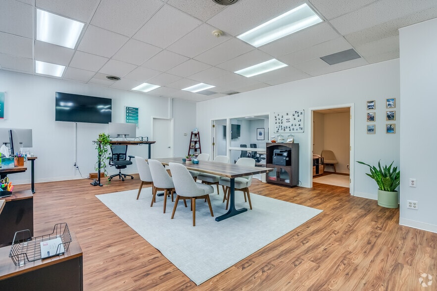 More Photos Of 10625 W North Ave, Milwaukee Medical For Lease