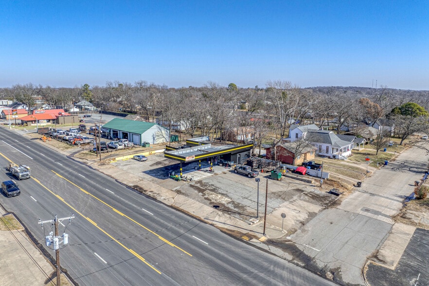 Primary Photo Of 1320 S Austin Ave, Denison General Retail For Sale