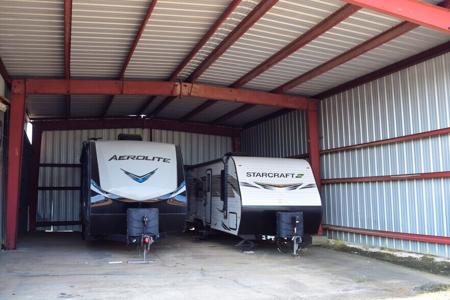 More Photos Of 50 N 13th St, Beaumont Self Storage For Sale