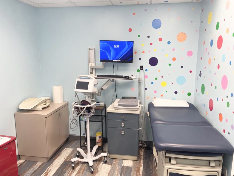 More Photos Of 7115 Leesburg Pike, Falls Church Office For Sale