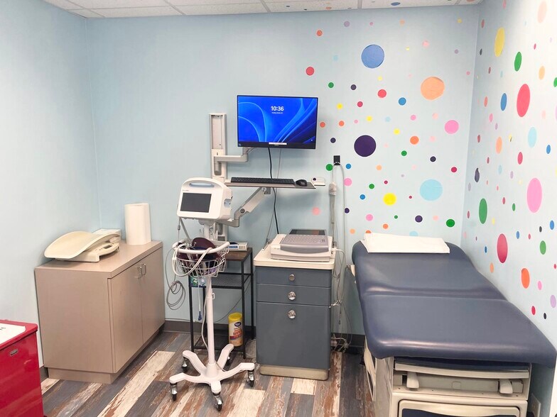 More Photos Of 7115 Leesburg Pike, Falls Church Office For Sale