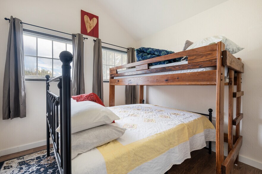 More Photos Of 11550 Pigeon Hollow Rd, Spring City Hotel For Sale