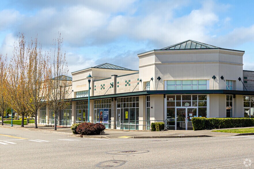 More Photos Of 975 Ross Ave, Dupont General Retail For Lease