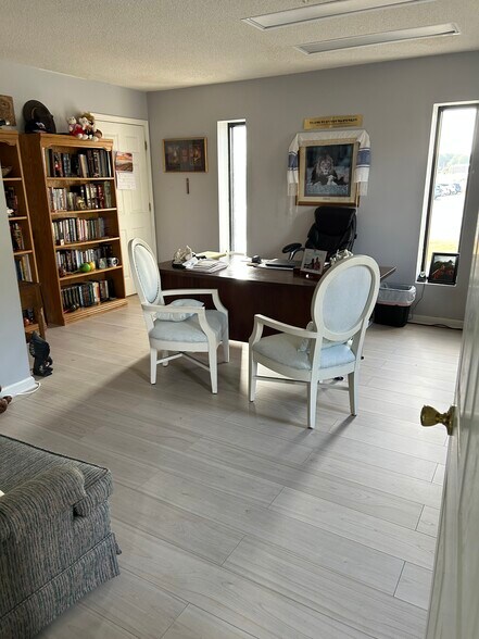 More Photos Of 111 Industrial Way SW, Cleveland Flex For Sale