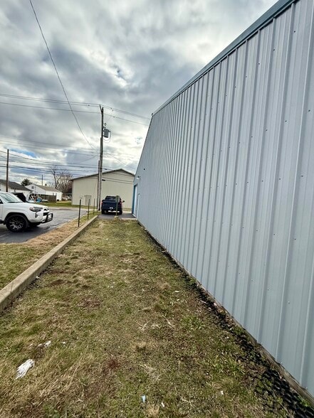 More Photos Of 612 E Tipton St, Seymour Freestanding For Sale