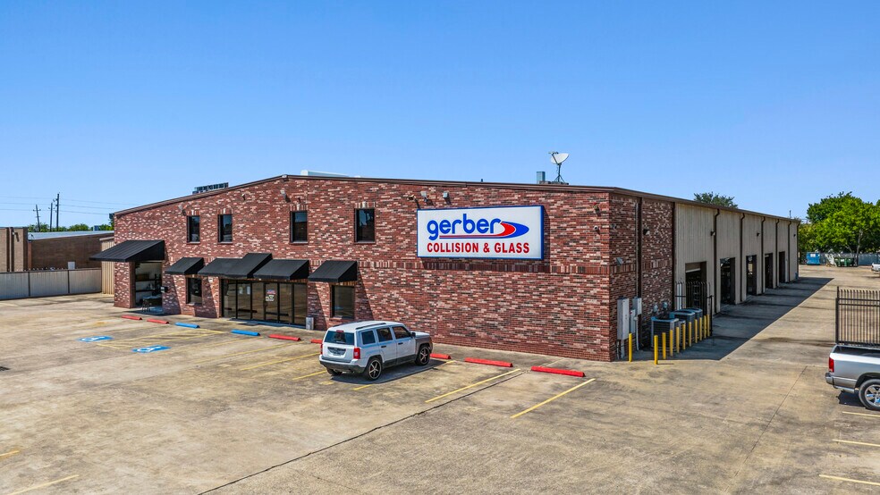 Primary Photo Of 10522 Brighton Ln, Houston Service For Sale