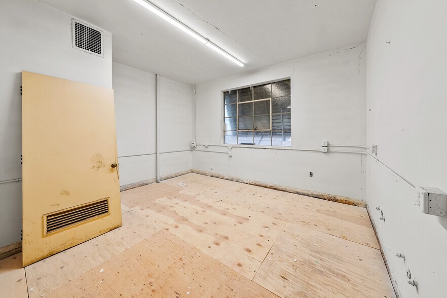 More Photos Of 619 S Fir St, Medford Refrigeration Cold Storage For Sale