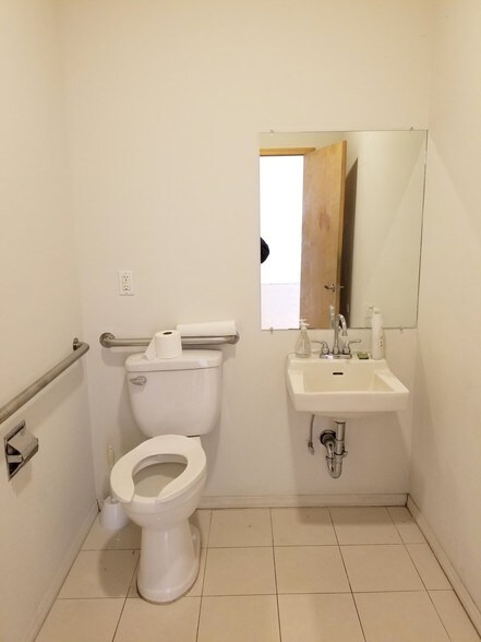 More Photos Of 581 Myrtle Ave, Brooklyn Restaurant For Lease