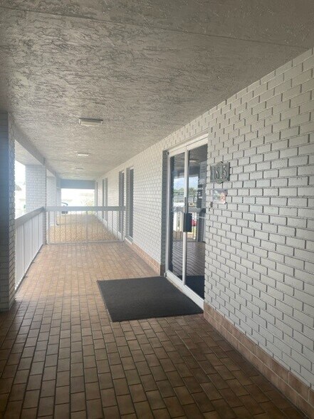 More Photos Of 1815 Crystal Lake Dr, Lakeland Office For Lease