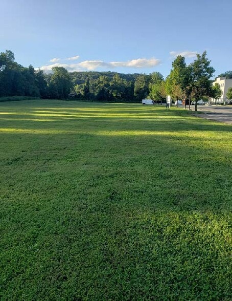 More Photos Of 525-555 Landmark Dr, Congers Land For Sale