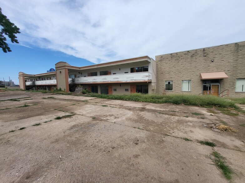 More Photos Of 7350 N Hanley Rd, Hazelwood Hotel For Sale