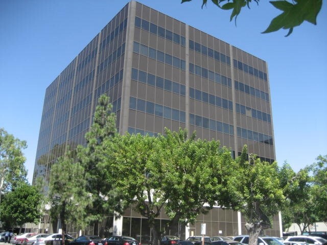 More Photos Of 18370 Burbank Blvd, Tarzana Medical For Lease