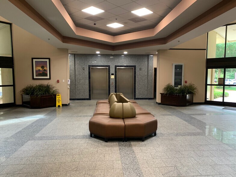 More Photos Of 25 Hospital Center Blvd, Hilton Head Medical For Lease