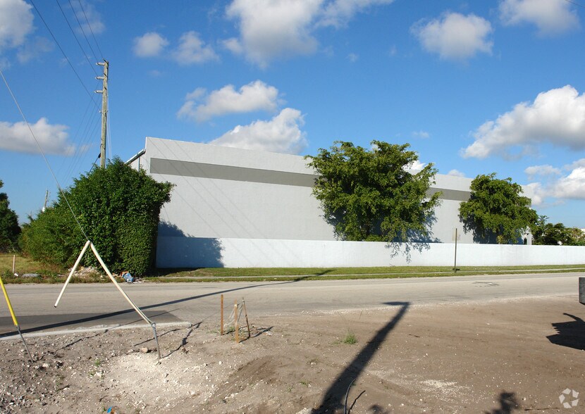 More Photos Of 2001 NW 15th Ave, Pompano Beach Warehouse For Lease