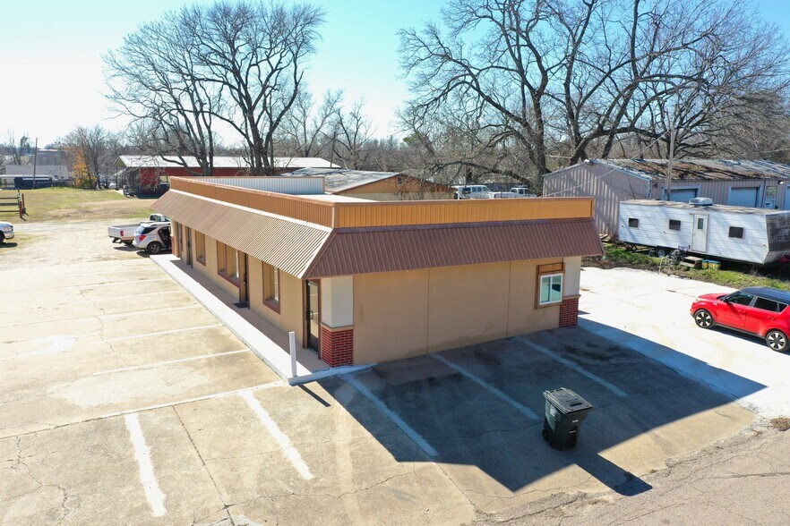 More Photos Of 601 S 9th Ave, Durant Office For Sale