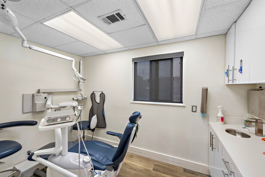 More Photos Of 135 Avenida Granada, San Clemente Medical For Sale